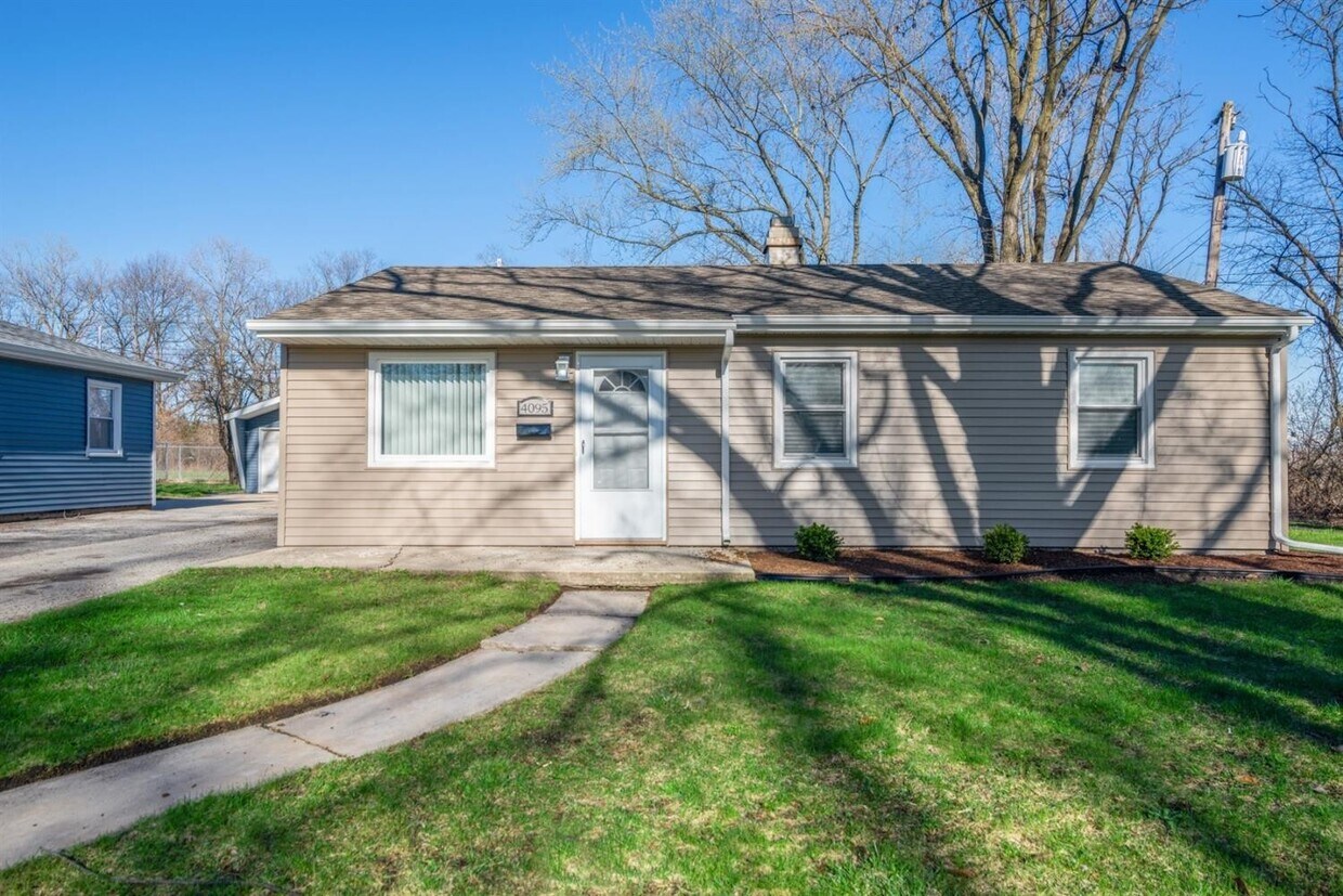 Primary Photo - 3 bedroom / 1 bathroom Home for rent in Ho...