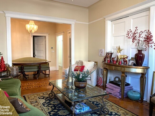 Foto del edificio - Large 2 BD in with Private Yard in PLG