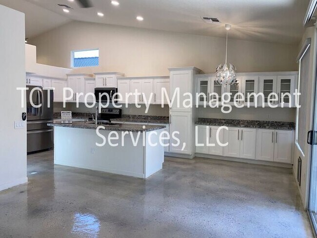 Foto del edificio - Beautifully Updated 3 Bedroom Home In Chan...