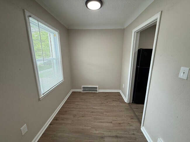 Foto del edificio - 14118 Evergreen Rd