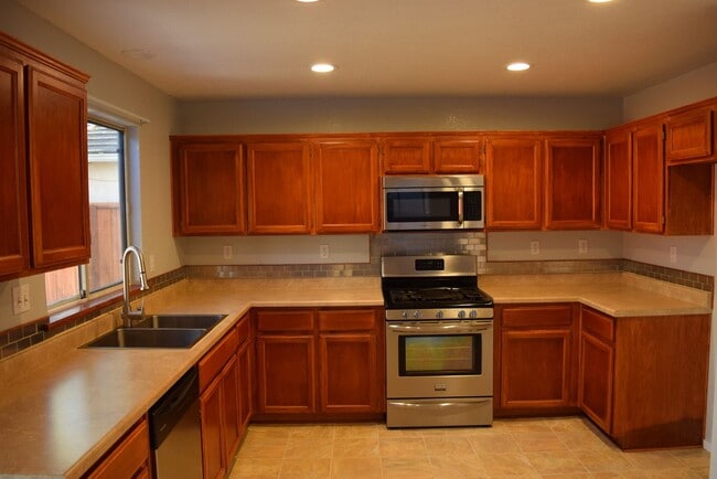 Foto del edificio - Coming Soon Spacious North Tracy Home – 4 Bedrooms | 2.5 Bathrooms