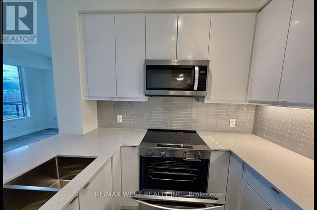 Photo du bâtiment - 3260 Sheppard Ave E