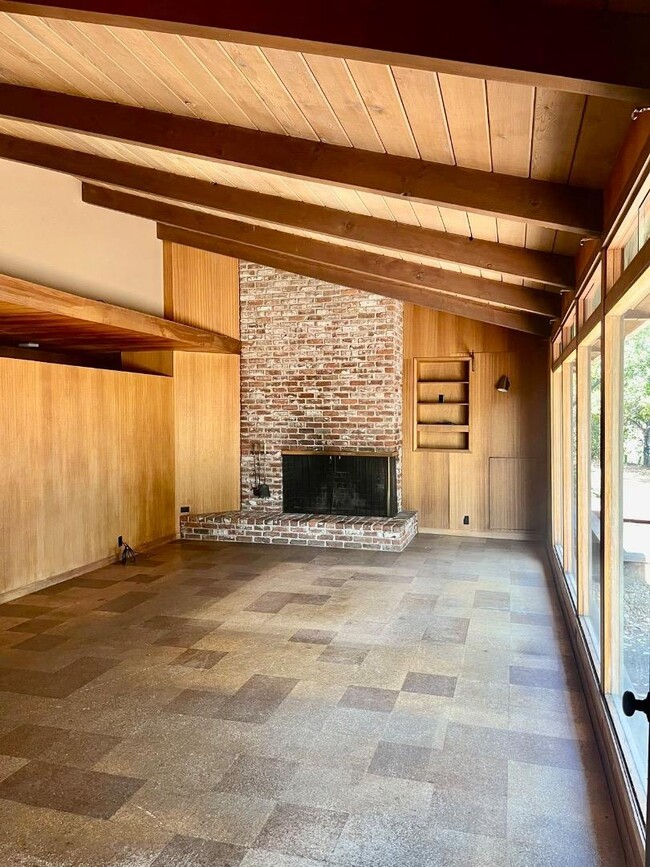 Building Photo - 24985 Oneonta Dr