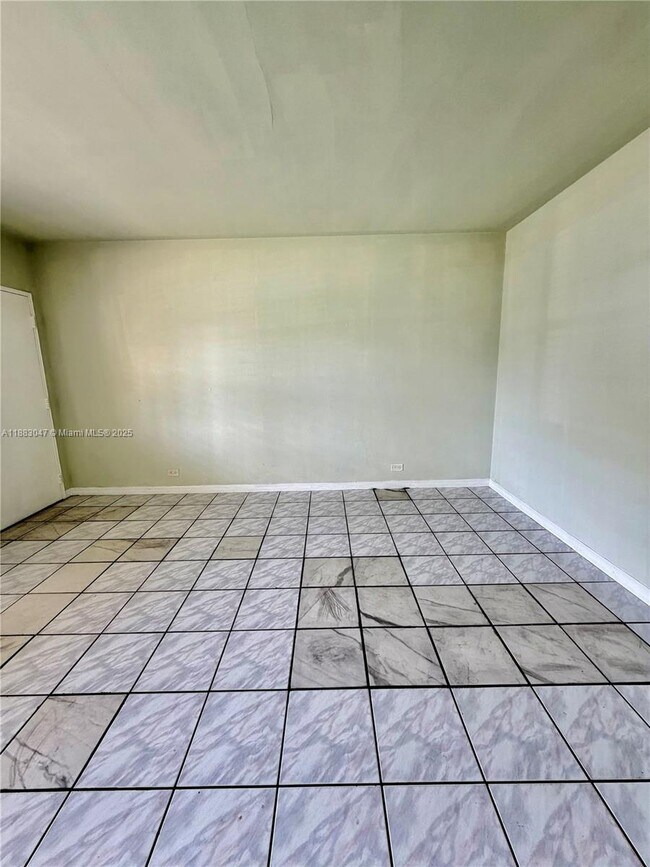 Foto del edificio - 71 NW 76th St