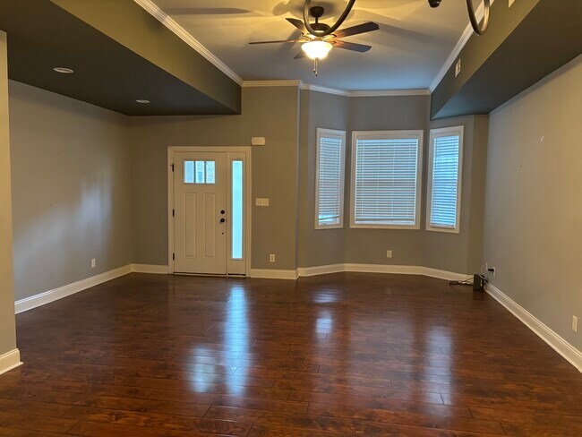 Área de estar principal - 107 Portico St