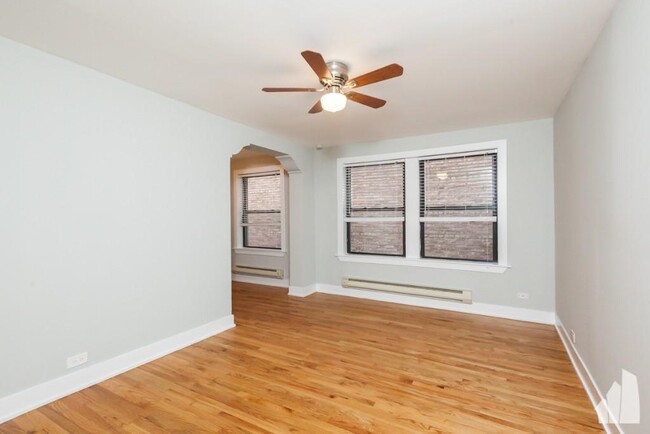 Building Photo - 1 bedroom in CHICAGO IL 60657