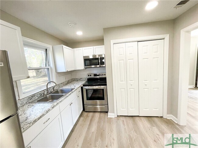 Building Photo - 5544 Emory Dr