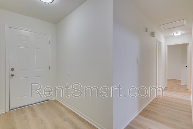 Foto del edificio - 4315 Parkwood Dr