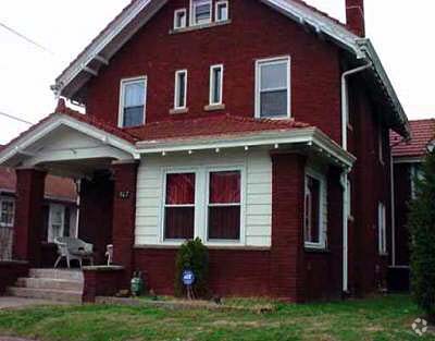 Building Photo - 307 Elm St