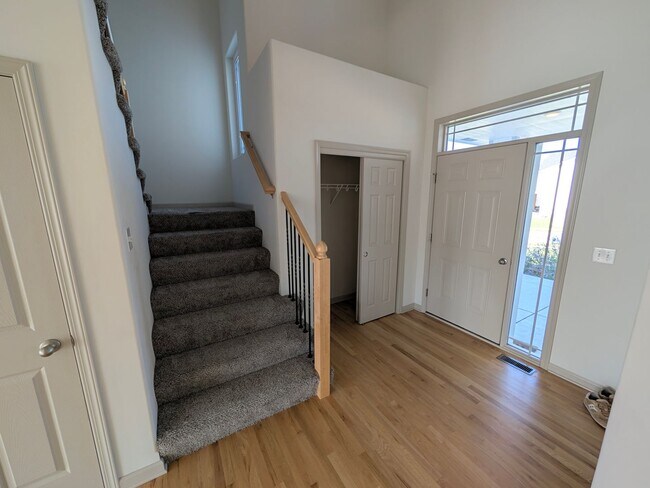 Foto del edificio - 5011 Clearwater Dr