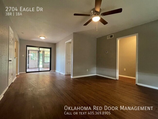 Foto del edificio - 2704 Eagle Dr