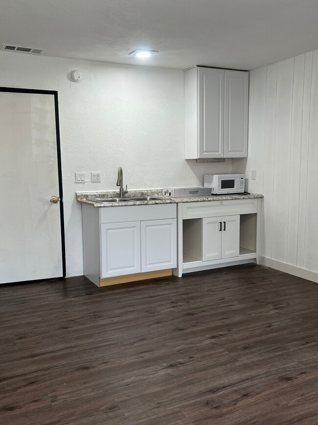 Foto del edificio - 27161 Royce Ln