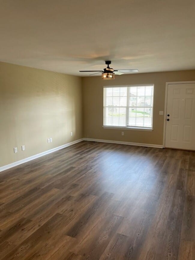 Building Photo - Duplex with garage