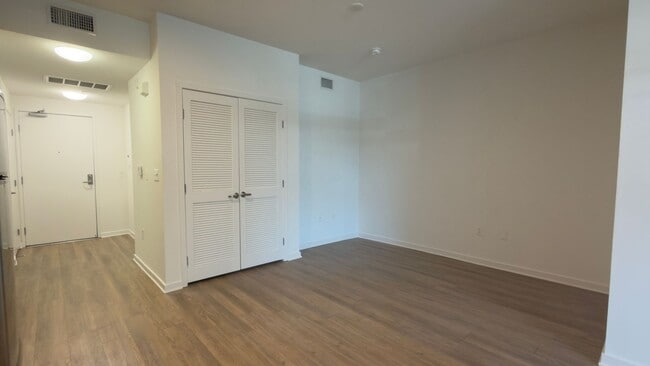 Interior Photo - Canvas LA