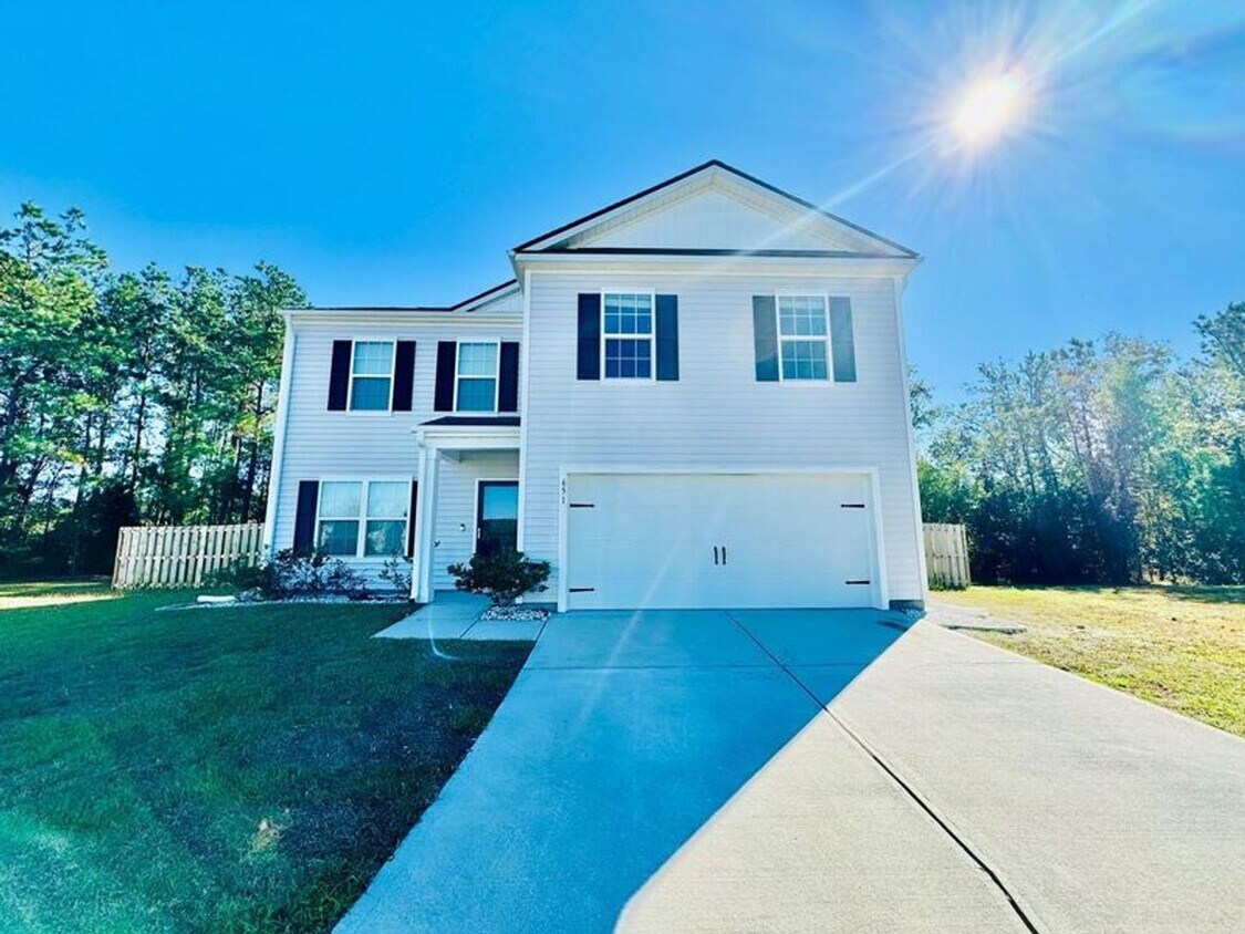 Primary Photo - 4 bed 2.5 bath located in The Links at Way...