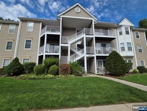 Building Photo - 620 Plum Terrace