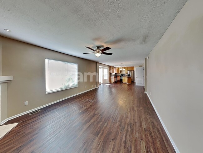 Building Photo - 6694 Waverly Park