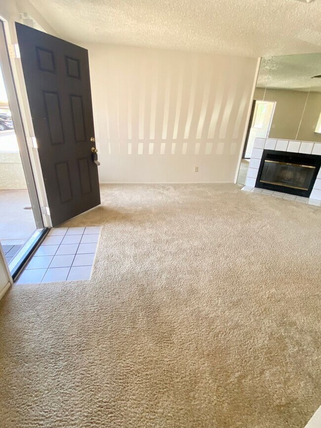 Building Photo - 2 Bedroom 2 Bathroom in Vista de Oeste