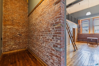 Building Photo - 325 Myrtle Ave