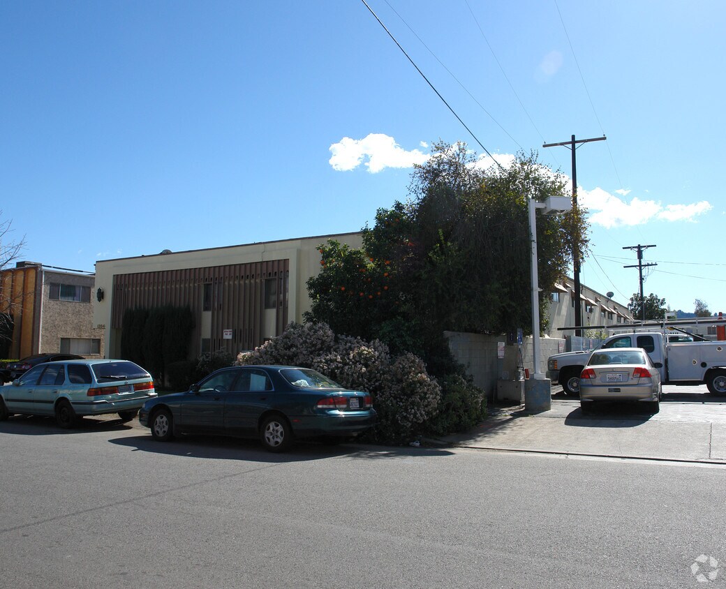 árbol obstruction - 12044 Kling St