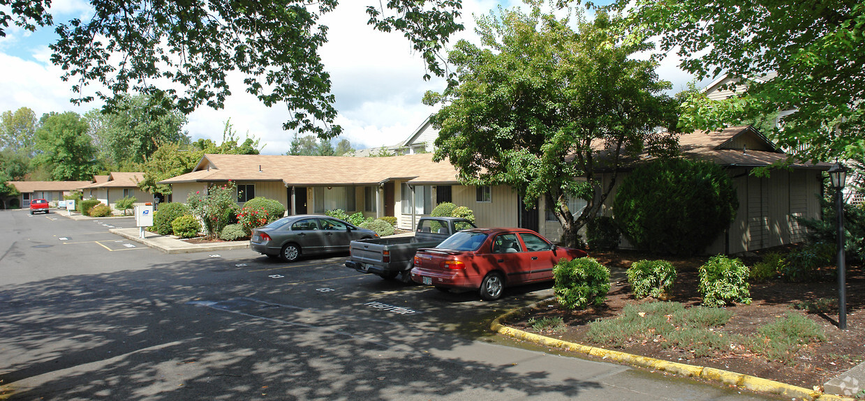 Primary Photo - Lancaster Court Apartments