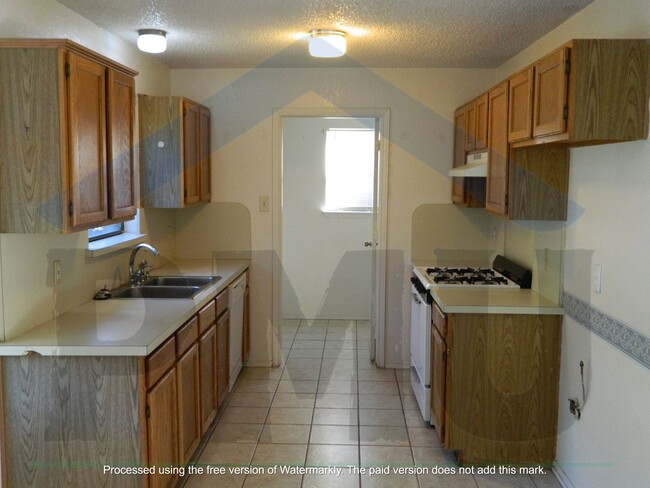 Building Photo - AVAILABLE NOW!!!  Beautiful 3-Bed, 2-Bath ...