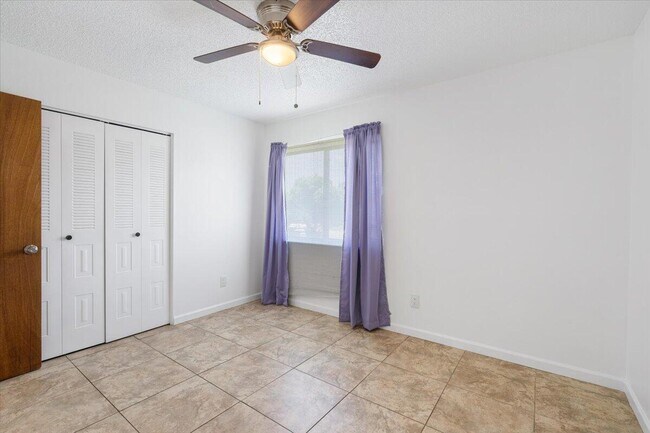 Foto del edificio - 1433 SE North Balcourt Ct