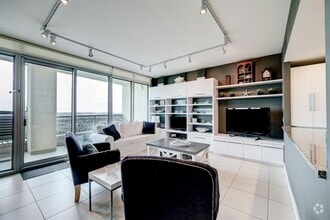 Building Photo - 801 E Beach Dr