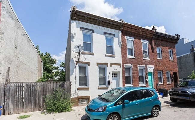 Building Photo - Stunning 2-Bedroom Townhome in Point Breez...