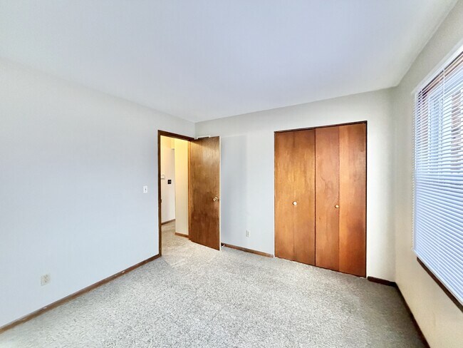 Foto del edificio - 1922 N Randall Ave