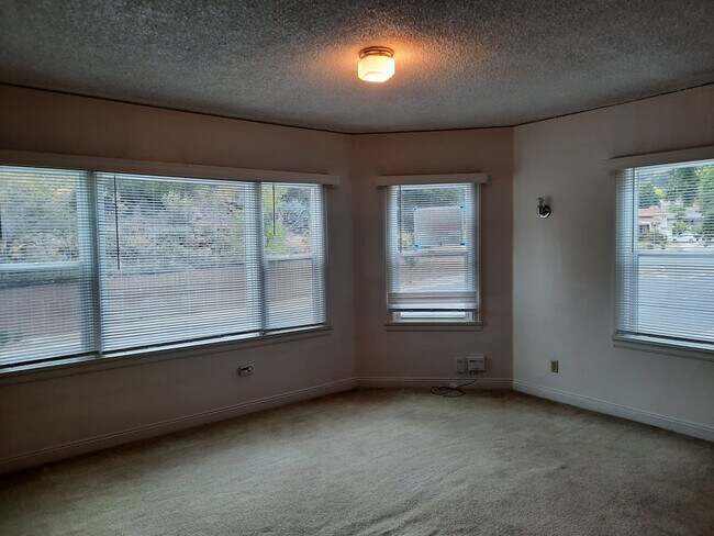 Building Photo - 3507 Victor Ave