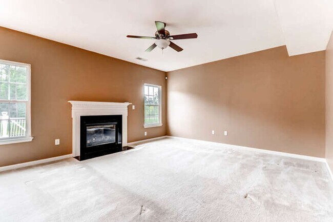 Foto del edificio - Large Single Family Home Near APG!