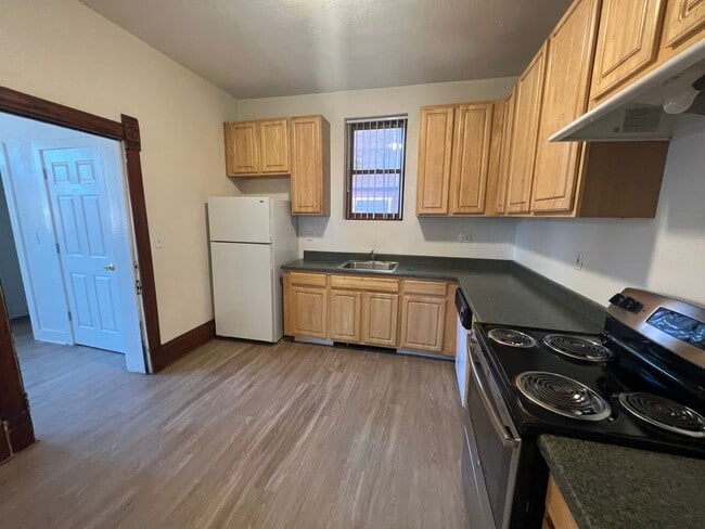Foto del edificio - 2110 Grove Cir W
