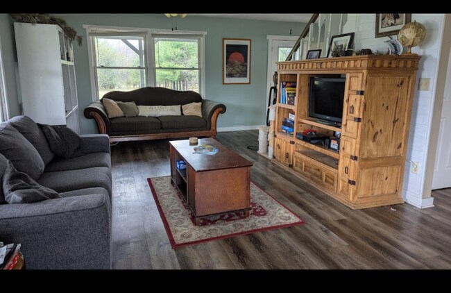 Foto del edificio - 16020 Union Rd