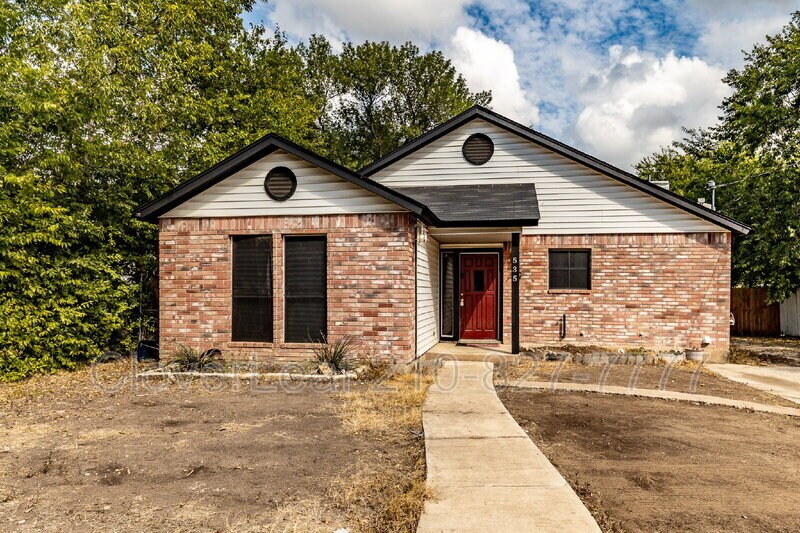 Foto principal - 535 E Ashley Rd