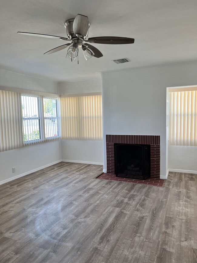 Fireplace in Living room - 1434 Broadway