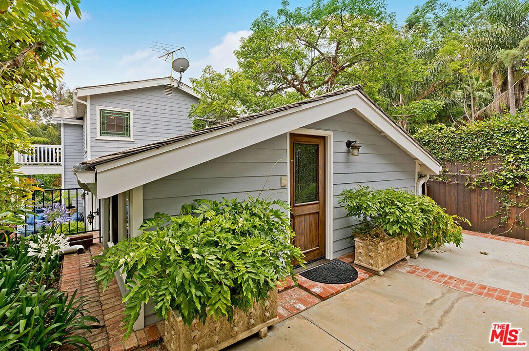 196 Granville Ave, Los Angeles, CA 90049 House Rental in Los Angeles