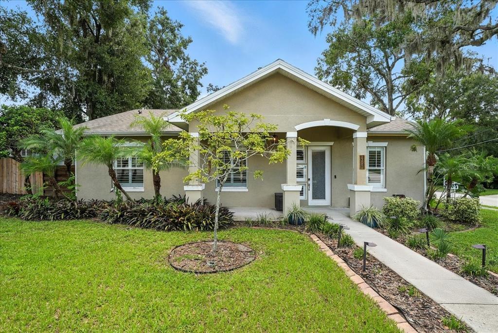 Foto principal - 2300 E Central Blvd