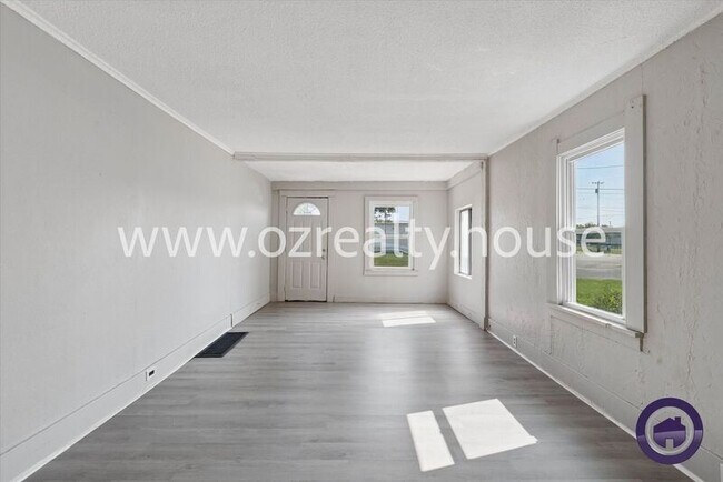 Foto del edificio - 2442 Paradise Ave