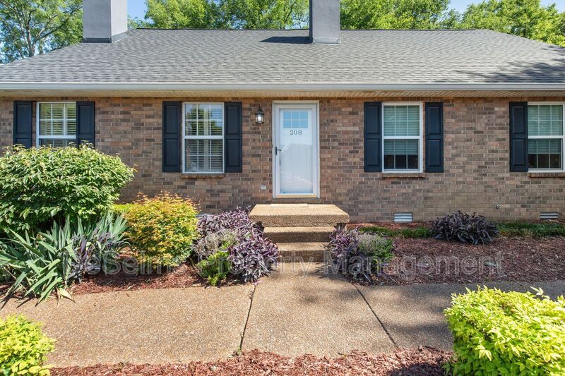 Primary Photo - 208 Cottage Place