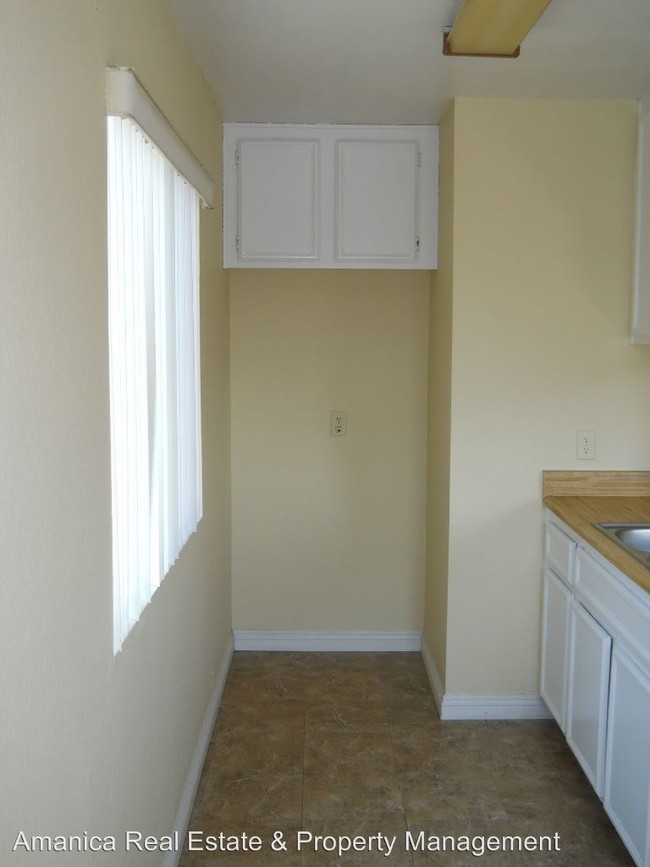 Building Photo - 8135 Philbin Ave