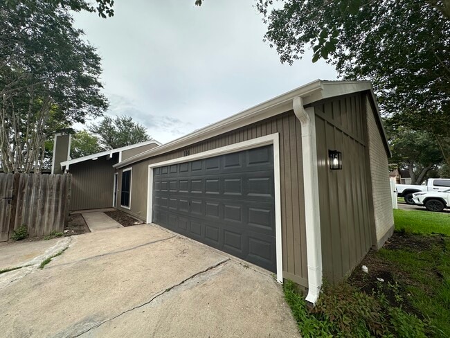 Building Photo - 114 Avant Garde Dr
