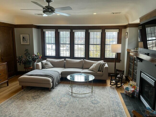 Foto del edificio - 5909 W Washington Blvd