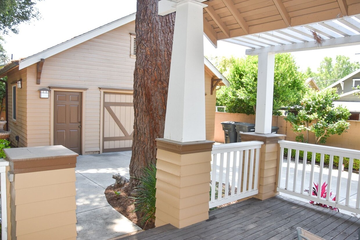 Craftsman living in Old Towne Orange - Craftsman living in Old Towne Orange