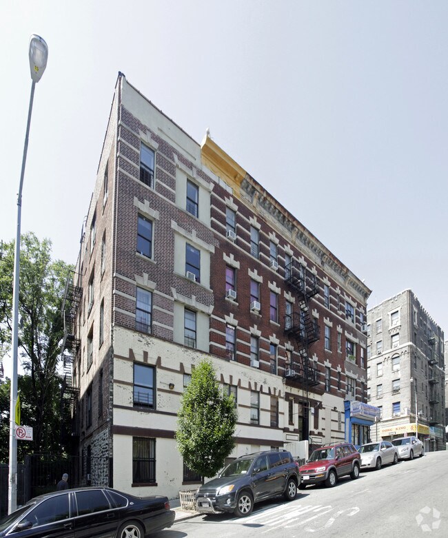 Foto del edificio - 74 W 165th St