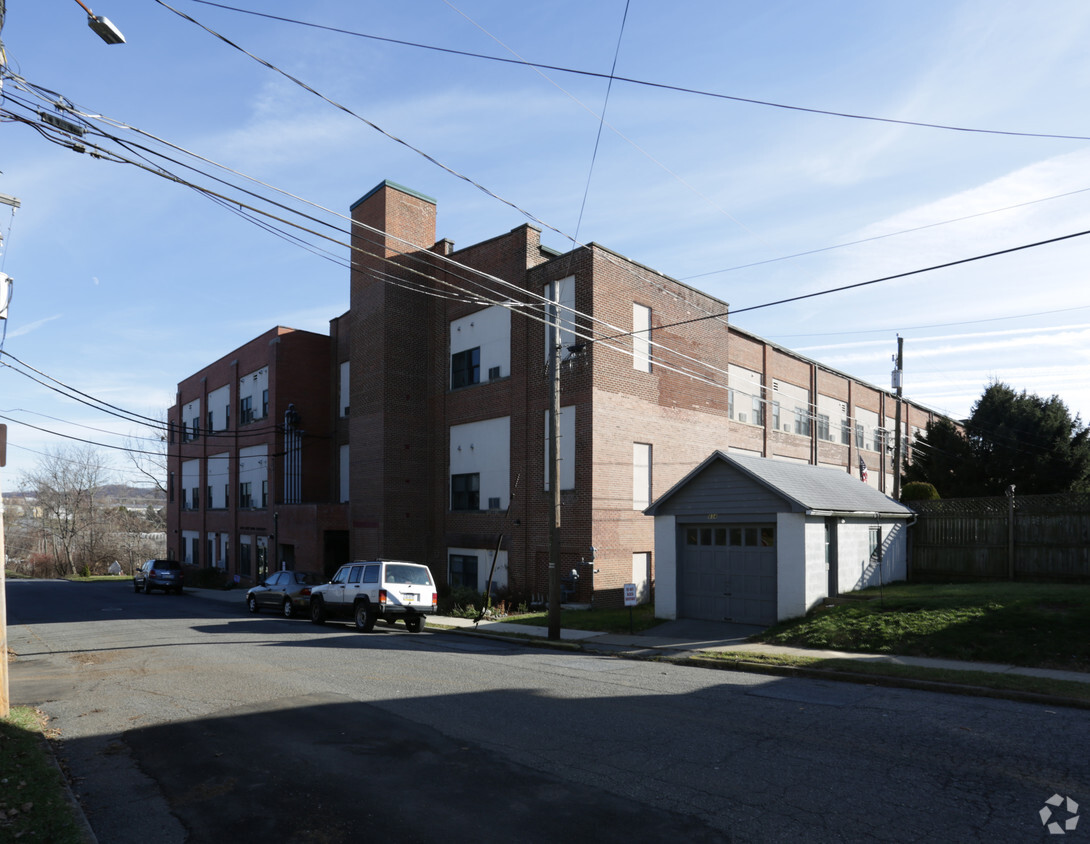 Primary Photo - Goepp Street Apartments