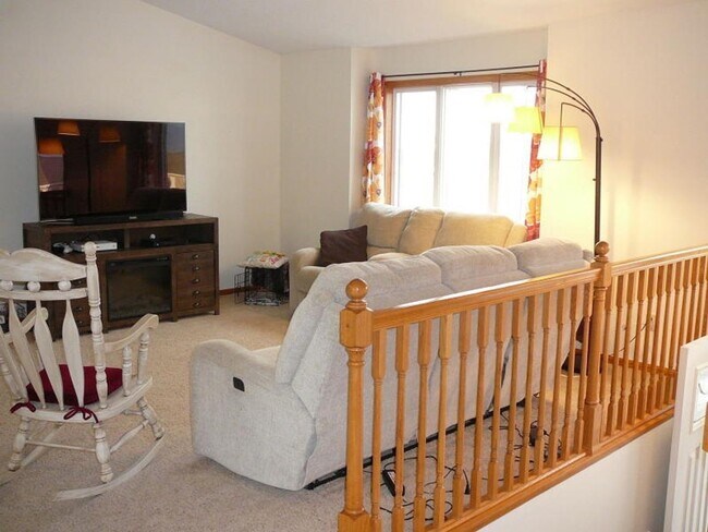 Foto del edificio - Beautiful 4 Bed Twin Home