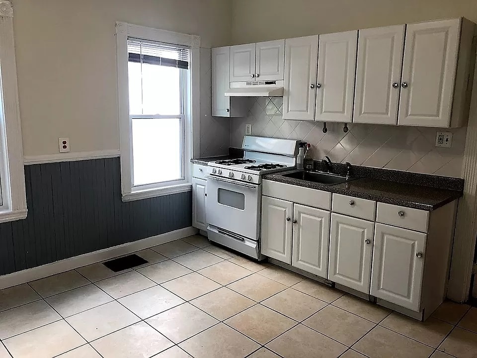 Primary Photo - 28 Litchfield St