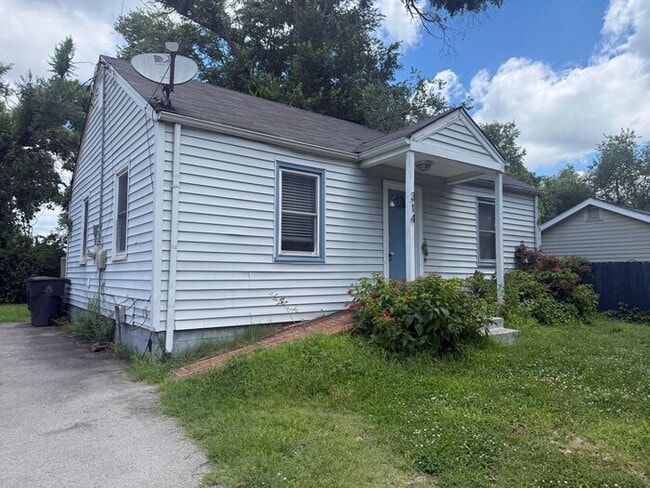 Building Photo - 2 Bedroom Cottage in Woodbine!