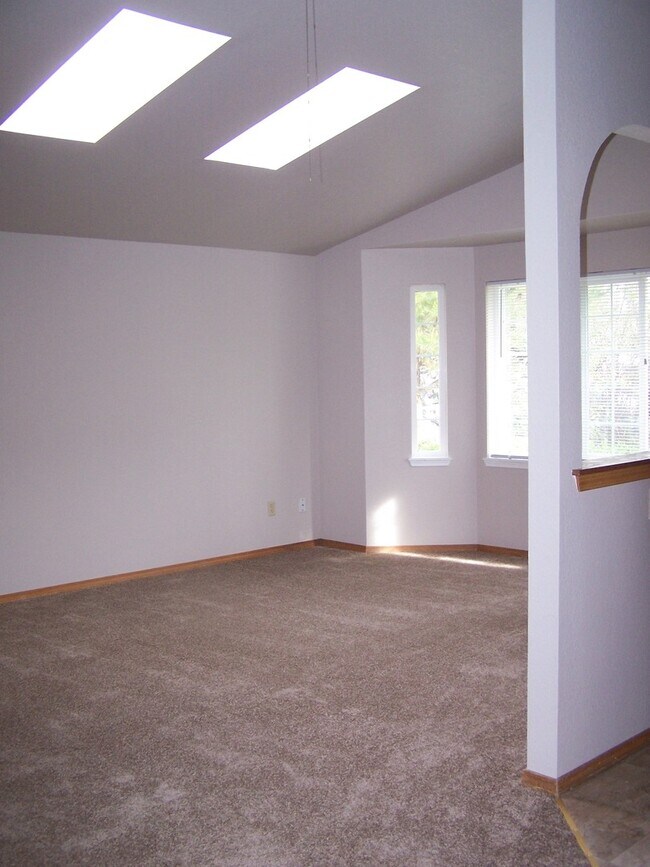 Foto del edificio - 3 Bed/2 Bath Single Family Home in NE Bend...